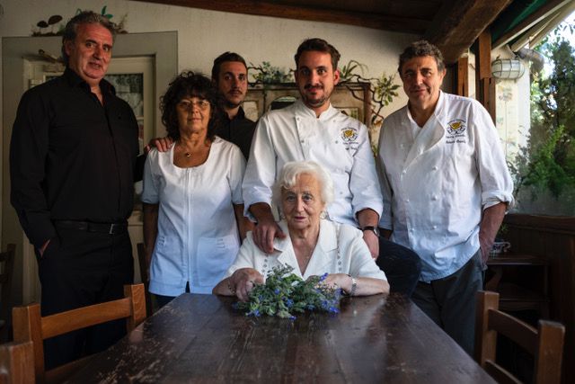 Foto di famiglia e staff del ristorante
