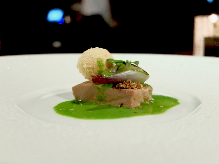 Paté di fegato di vitello alla veneziana, scalogno arrosto, meringa di parmigiano