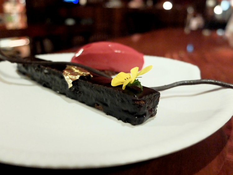 Sacher, frutti di bosco e sorbetto al lampone