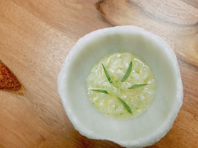 Trippette di baccalà, crema di alga kombu, pil pil di lattuga di mare, granseola, portulaca