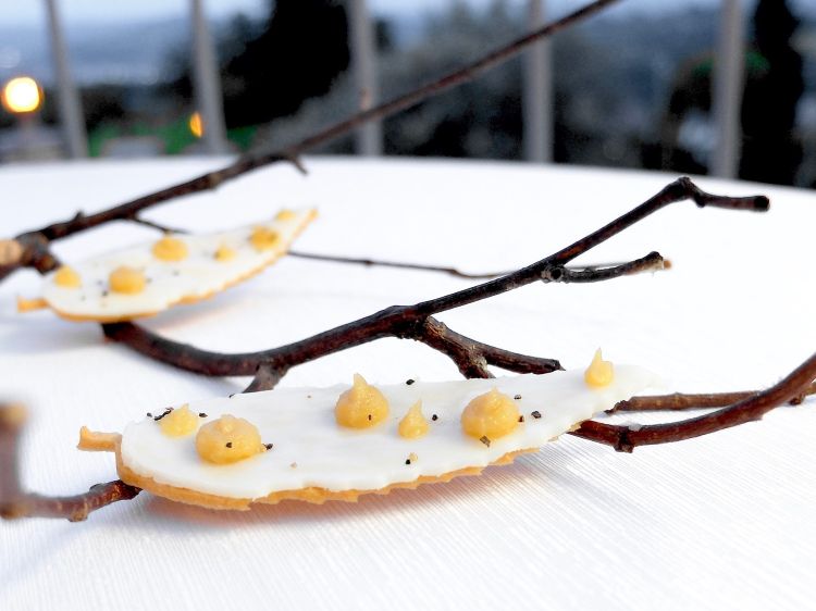 Chestnut leaves with cacio e pepe
