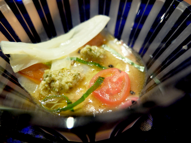Carpaccio di ricciola giapponese con salsa di soia allo yuzu, indivia belga marinata, capperi di Pantelleria, bottarga di muggine
