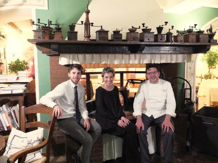 I fratelli Mitja e Tanja Sirk con il marito di quest'ultima, lo chef Alessandro Gavagna

