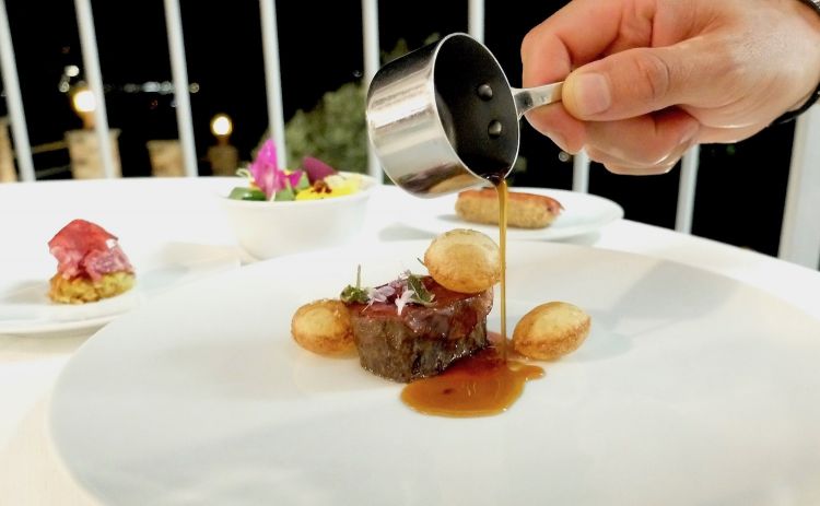 Carpione: roasted fillet of Rubia Gallega, jus aromatised with bay leaves. On the side, Carpaccio with pommes paillasson
