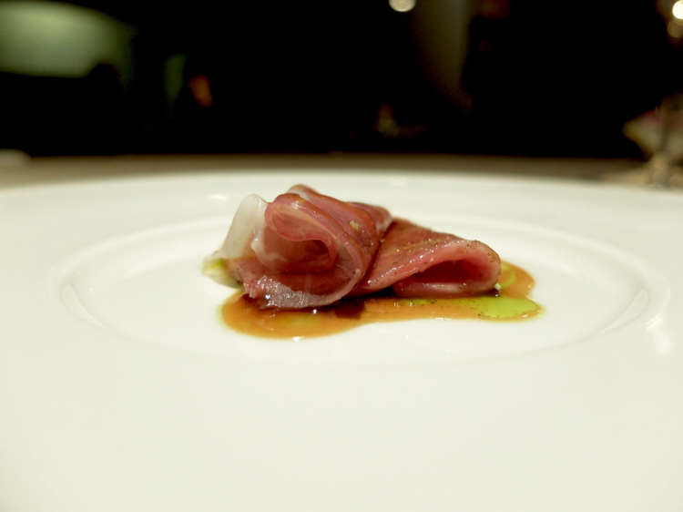 Perfetto il Saltimbocca alla romana: vitello scaldato, riduzione di burro e salvia, prosciutto di razza mora romagnola
