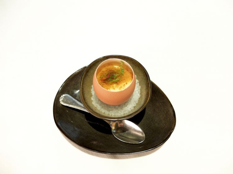 Altra bontà di classe: Crema d'uovo, bottarga di muggine, lime e peperoncino
