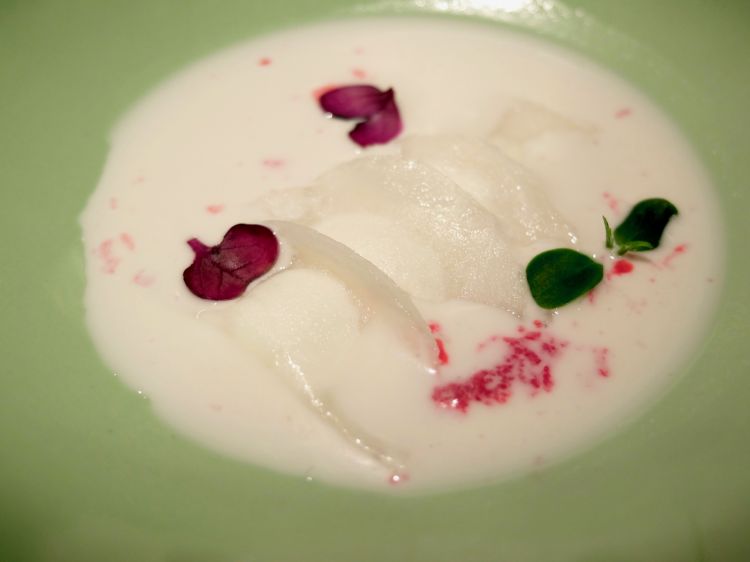 Il piatto finito, con il latte di mandorla