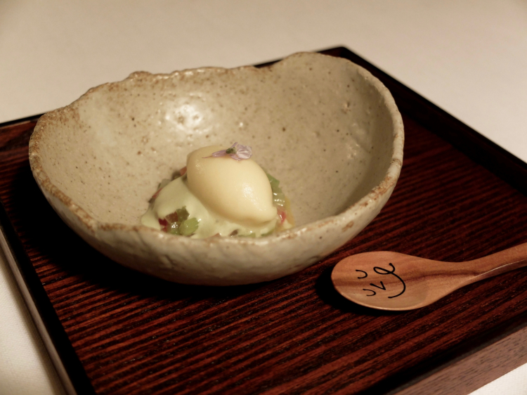 Sedano, rabarbaro, yogurt al basilico, passion fruit