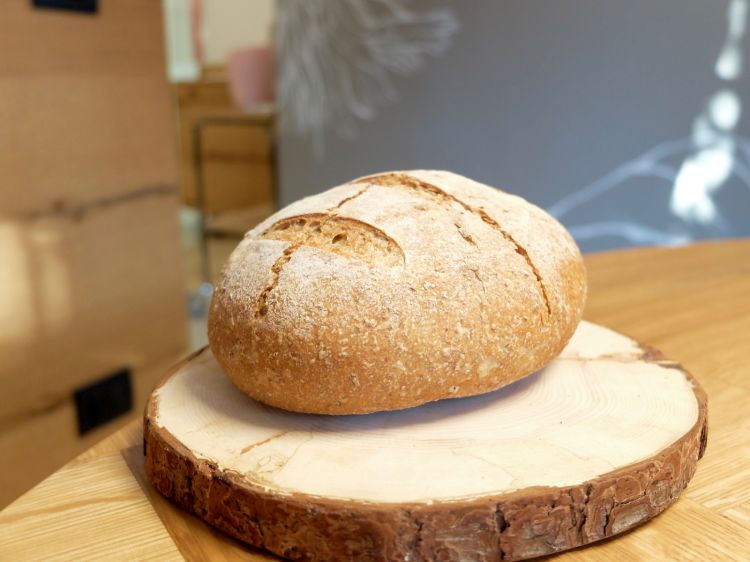 Il pane è prodotto con lievito madre da un panificio di Vobarno, con farina integrale
