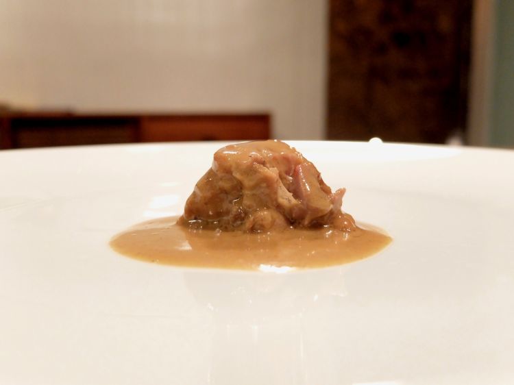 Salsa del pollo di Bresse con la sua coscia, «è la ricetta classica di Georges Blanc». Ovviamente molto buona
