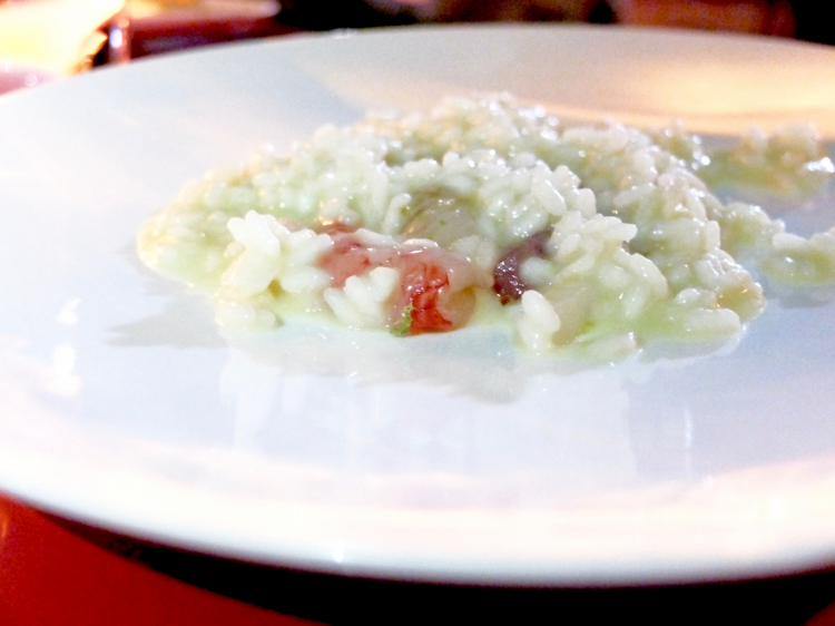 Fish, crustaceans, rice, lemon and shallot 
