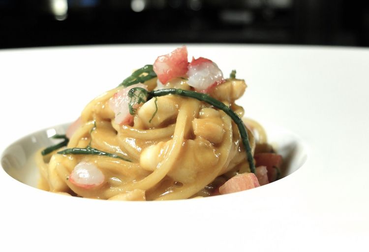 Spaghetto Gentile con granchio, scorfano e salicornia
