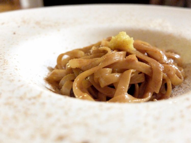 Tagliatella all'uovo, garum di trota, il suo fegato, limone fermentato