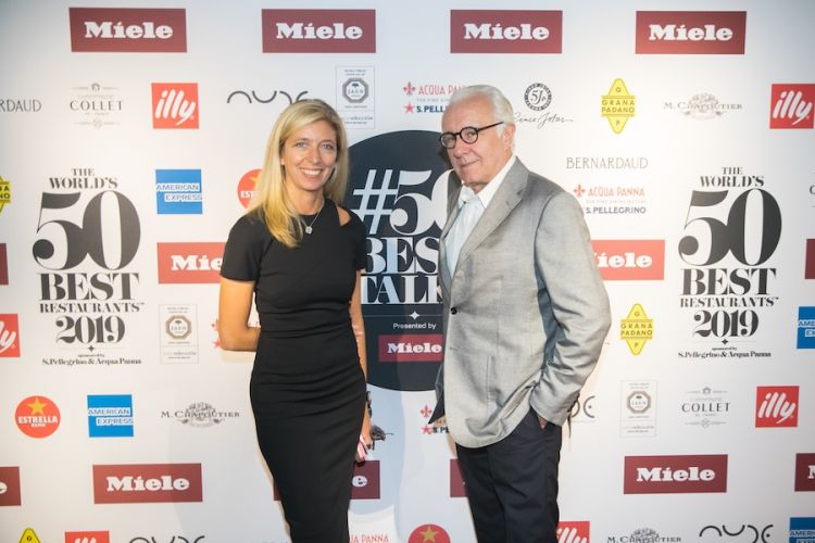 Hélène Pierini, brand director dei 50 Best, e Alain Ducasse, star chef a lungo molto critico verso la classifica inventata quasi vent'anni fa a Londra

