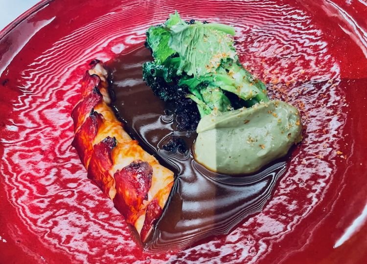 Astice blu del Mediterraneo, cime di rapa e mirto selvatico