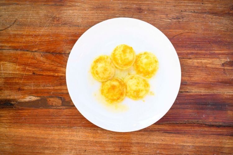 Primo piatto: Occhi di pasta fresca con ricotta di pecora, bottarga e limone, Missy Robbins
