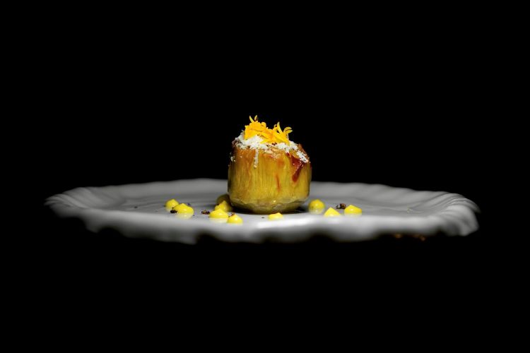 Carciofo violetto, bavarese al crescione d’inverno e canestrato trentino, salsa al limone bruciato