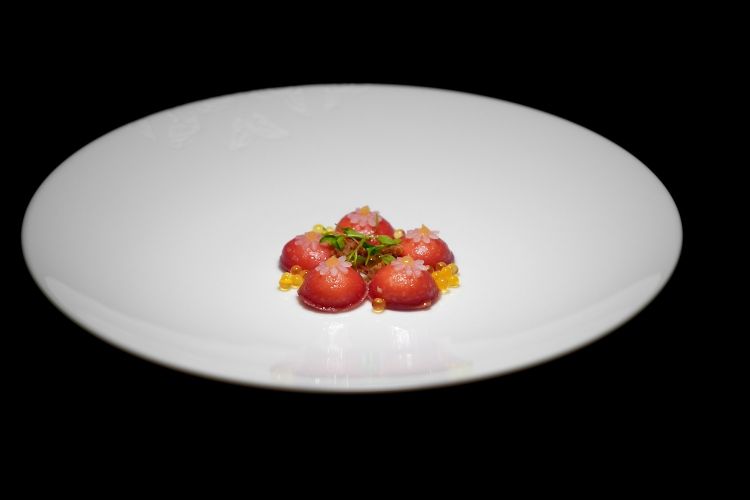 Bottoncini di rapa e uova di salmerino, consommé di lische di salmerino arrostite e ciuiga del Banale