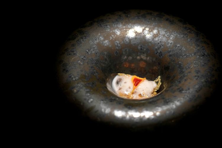 Crema di fegatini di volatili, amaranto, bitter Tassoni, chips d’arancia