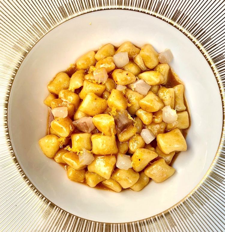 Gnocco di patate, ristretto di mare, limone e branzino, il Capolavoro italiano in cucina andato in onda a Striscia la notizia l'8 dicembre 2021, autore Edoardo Traverso
