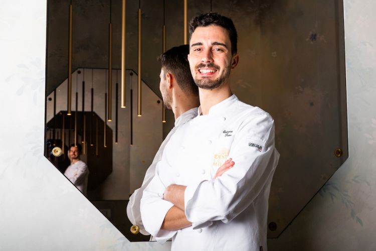 Edoardo Traverso, a talent valorised by Andrea Ribaldone, who immediately wanted him in the kitchens of Identità Golose Milano to the point of entrusting him a few months ago with full responsibility for dishes and menus. The apprenticeship for the Ligurian is over, the growth continues