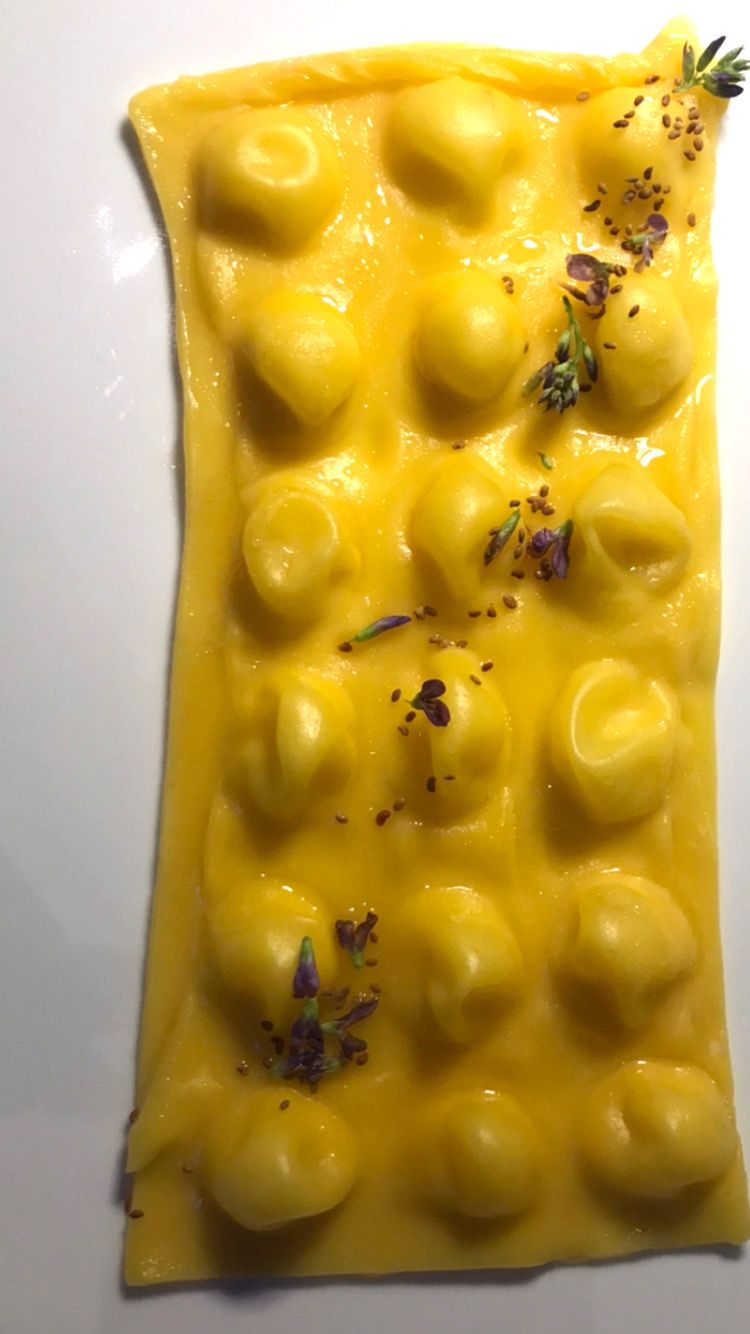 Raviolo di ravioli in sei stagionature di Parmigiano Reggiano di Isa Mazzocchi