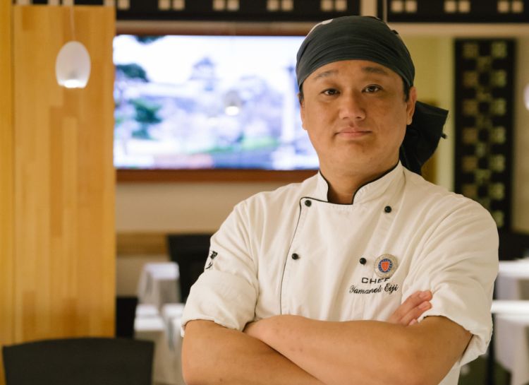 Eiji Yamamoto è lo chef del ristorante Sushisen
