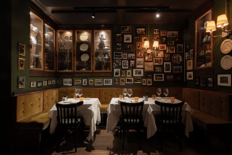 L'interno de&nbsp;El Porte&ntilde;o Gourmet&nbsp;al piano terra della struttura
