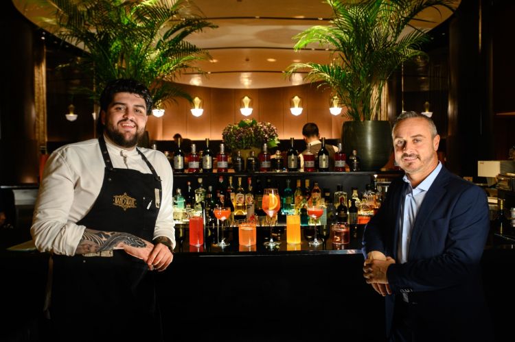 Brad Elizalde, head bartender di Handshake Speakeasy, a destra e Patrick Greco, Bar Manager del Bulgari Hotel di Milano, hanno raccontato bitter e vermouth in una drinklist unica ed originale (credits foto: @horacio_rdgz e @luxtamx).
