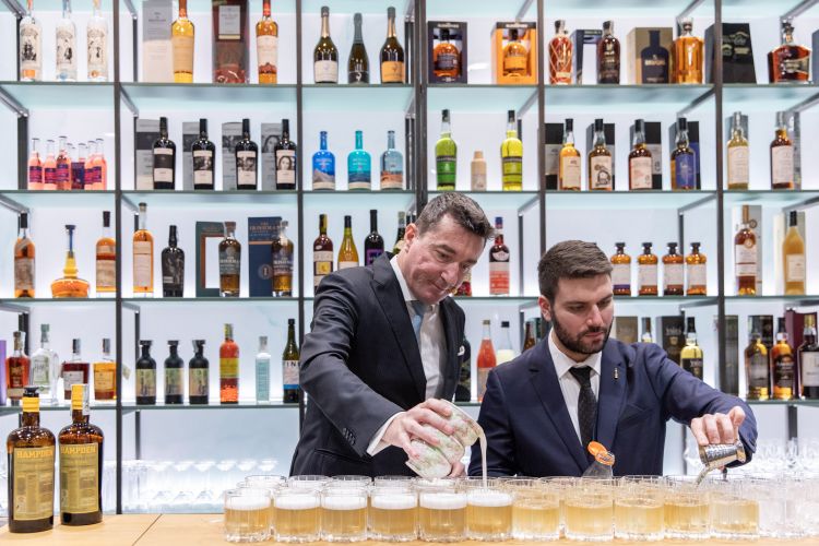 Emanuele Balestra è Bar Director dell'Area Bars all'Hotel Majestic Barrière di Cannes (foto credits: Brambilla – Serrani).
