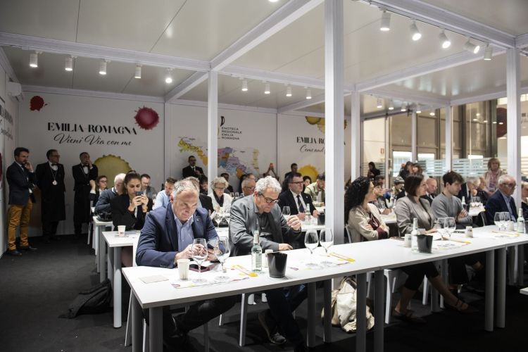 Una degustazione di vini dell'Emilia-Romagna