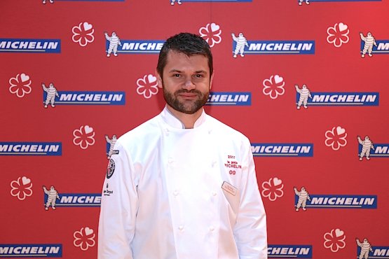 Enrico Bartolini, star performer at the presentation of the Michelin 2017 guide. After ending the experience at Devero in Cavenago, he opened three restaurants in Milan, Bergamo and Maremma, and received a poker of stars, respectively two, one and one