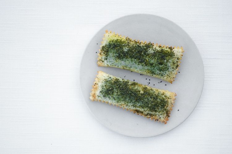 Barbagiuai ripieno di fave, piselli e zucchine con polvere delle loro foglie essiccate. Il barbagiuai è un tipico raviolo fritto ligure
