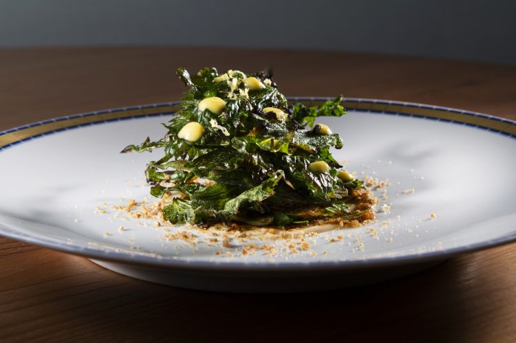 Erbe bruciate, spine di rombo maturate 2 mesi, cotte nell’oco ed essiccate, miso di lievito e mais acidulato