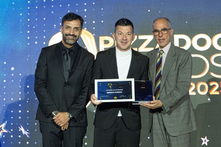 Per la categoria Catena dell'anno, vince il premio il gruppo del pizzaiolo Errico Porzio