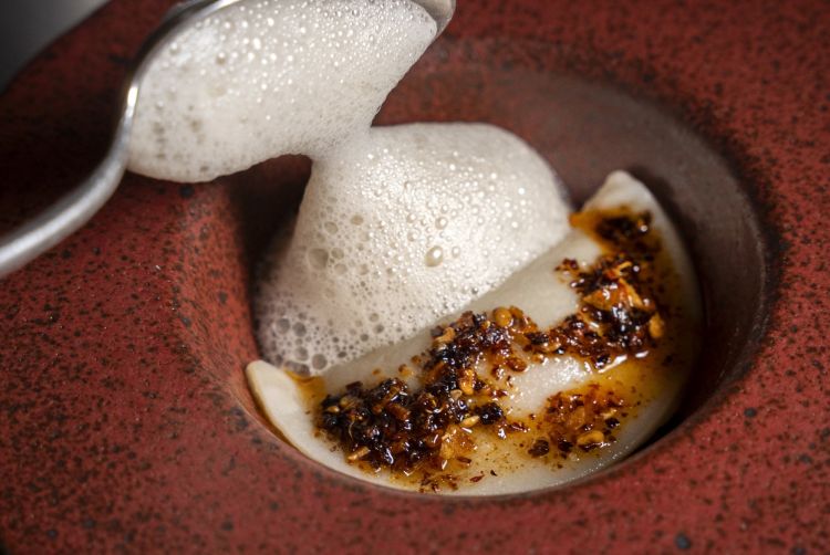 Dumpling di lische di pesce, Xo di cozze blu, pepe di Sichuan svedese