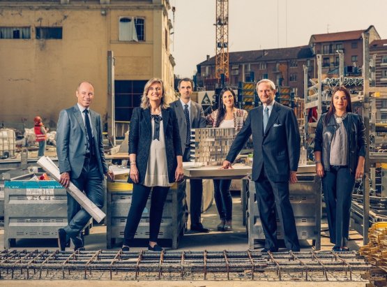 La famiglia Lavazza nel cantiere della nuova sede, il progetto "Nuvola" di Cino Zucchi, che sorgerà in Borgata Aurora a Torino