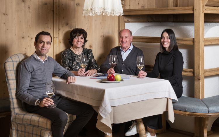 La famiglia Weissensteiner al completo: da sinistra, David, 42 anni, mamma Hanni, 71 anni, papà Georg, 84 anni, e Sabine, 41 anni