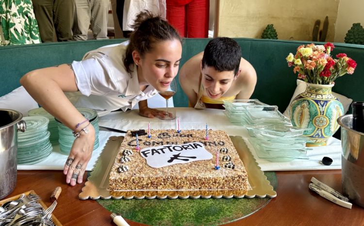 Francesca e Carla Barone soffiano sulle candeli