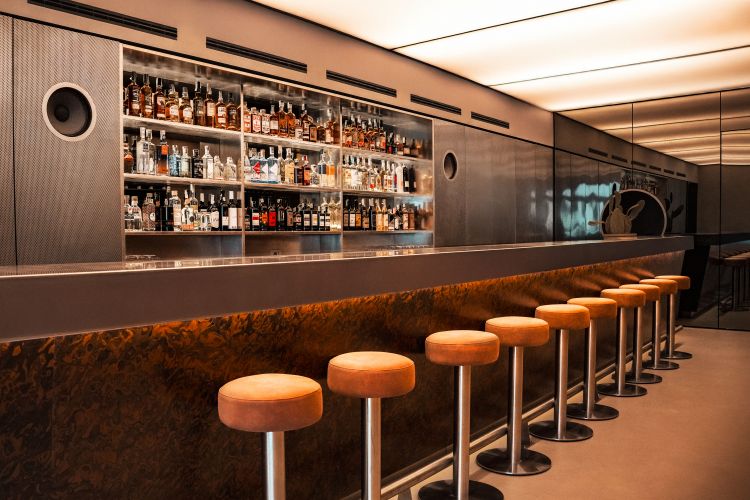 Feat ridisegna il concetto di "bar di quartiere" con design, originalità e l'attenzione all'intrattanimento dell'ospite offrendo di vivere più esperienze, sotto la stessa insegna
