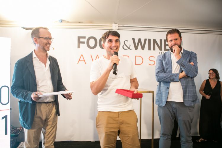 Federico De Cesare Viola, direttore di Food&Wine Italia, Antonio Ziantoni, Best Chef under 35, e Marco Bolasco, direttore area non fiction di Giunti
