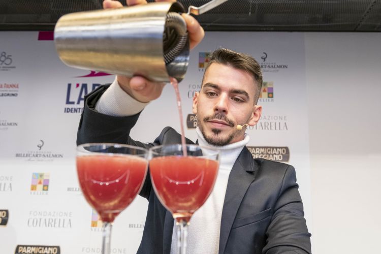 Federico Turina del Ceresio 7: ha portato a Identità Milano i cocktails con gin scozzese
