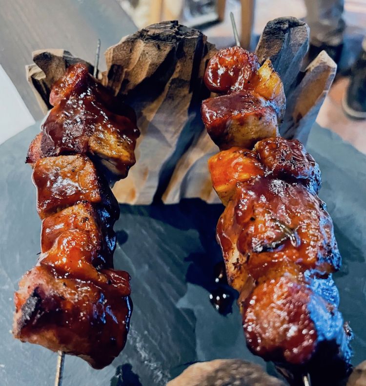 Spiedino Wild, Carne di Bruna Alpina Originale e maiale con BBQ all’amaro del Ferdy