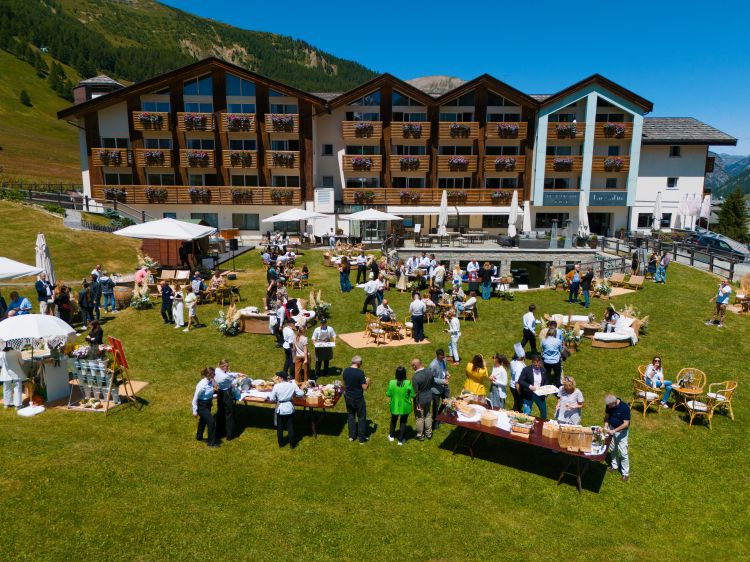 Il giardino dell'hotel Lac Salin Spa & Mountain Resort della famiglia Giacomelli: qui si è svolta la prima edizione del Festival di Stelle