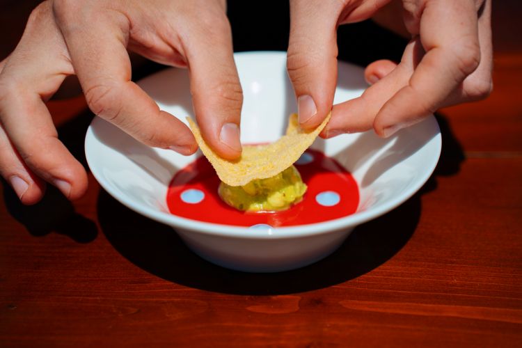 Sauro Ricci rifinisce il suo Sincronicità, un gazpacho tutto vegetale dalla grande estetica