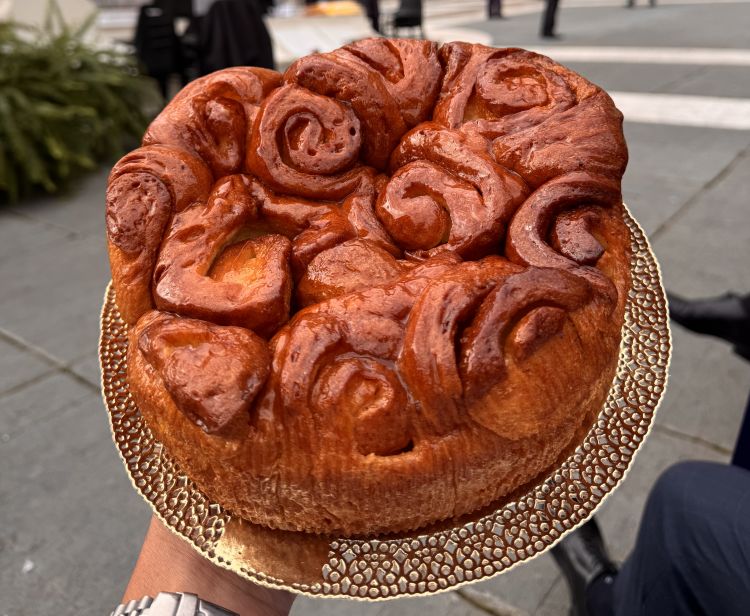 La torta di rose di David Fiordigiglio e Simone Falsaperla
