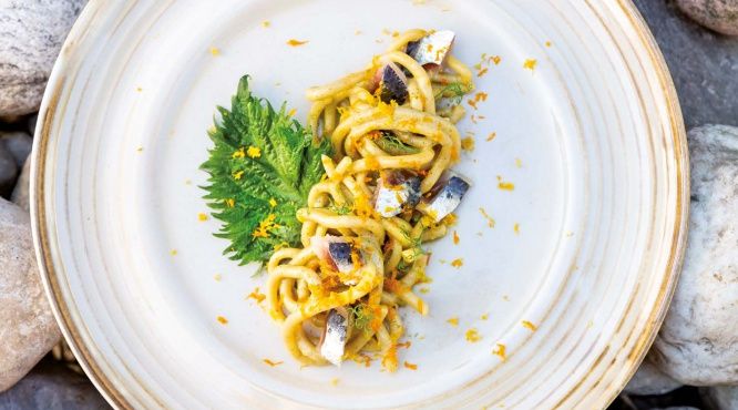 Bigoli al torchio con sarde, shiso e scorze di agrumi