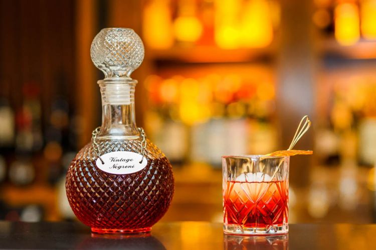 Un Vintage negroni all'Atrium del Four Seasons
