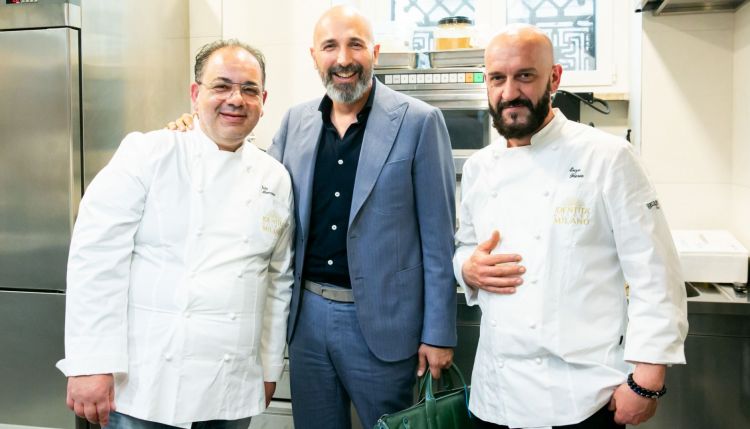 Mancini e Florio con Andrea Ribaldone, il coordinatore delle cucine in via Romagnosi
