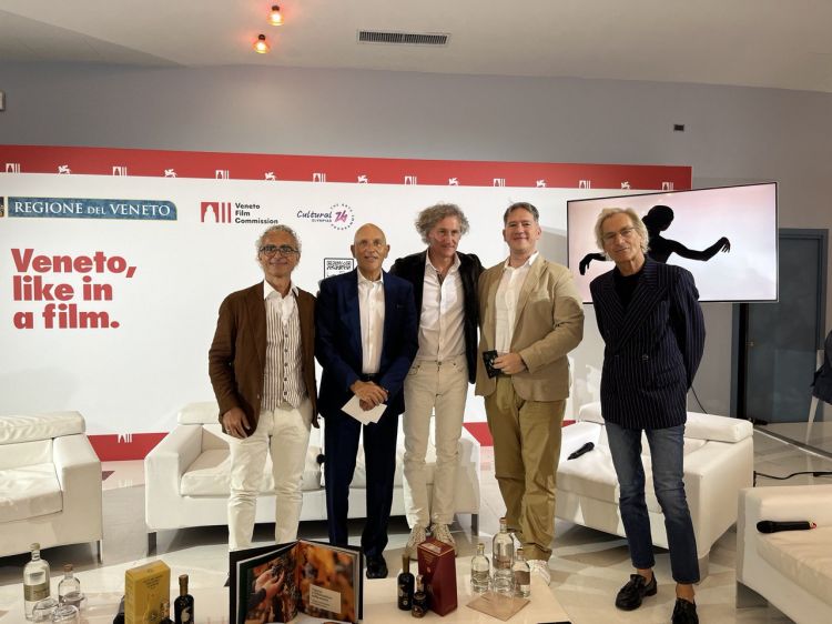 Uno scatto dalla Mostra del Cinema di Venezia dove sono stati presentati in anteprima i due cortometraggi dedicati all'Aceto Balsamico di Modena, un appassionato lavoro a cura del regista Carlo Guttadauro
